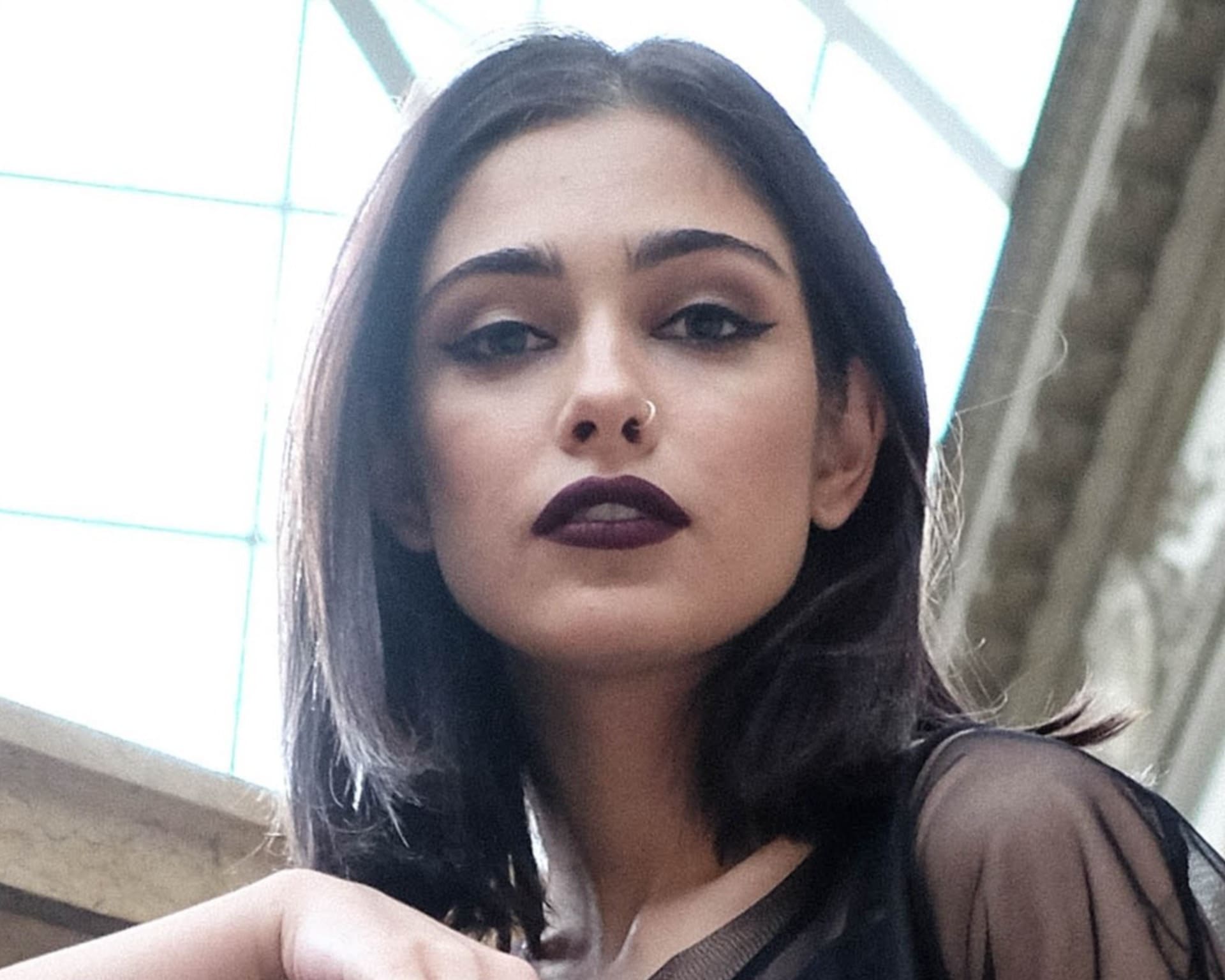 Soft-Goth Make-Up is Trending. Here's What You Need To Do It